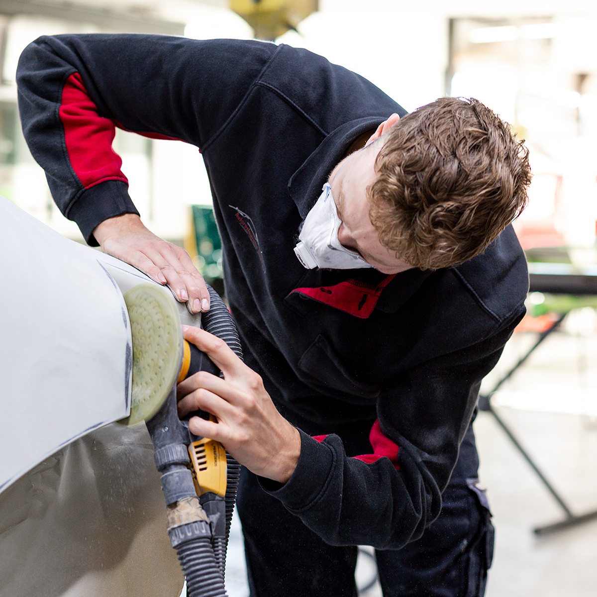 Autorestauratie Raalte, spuitwerk voorbereiden