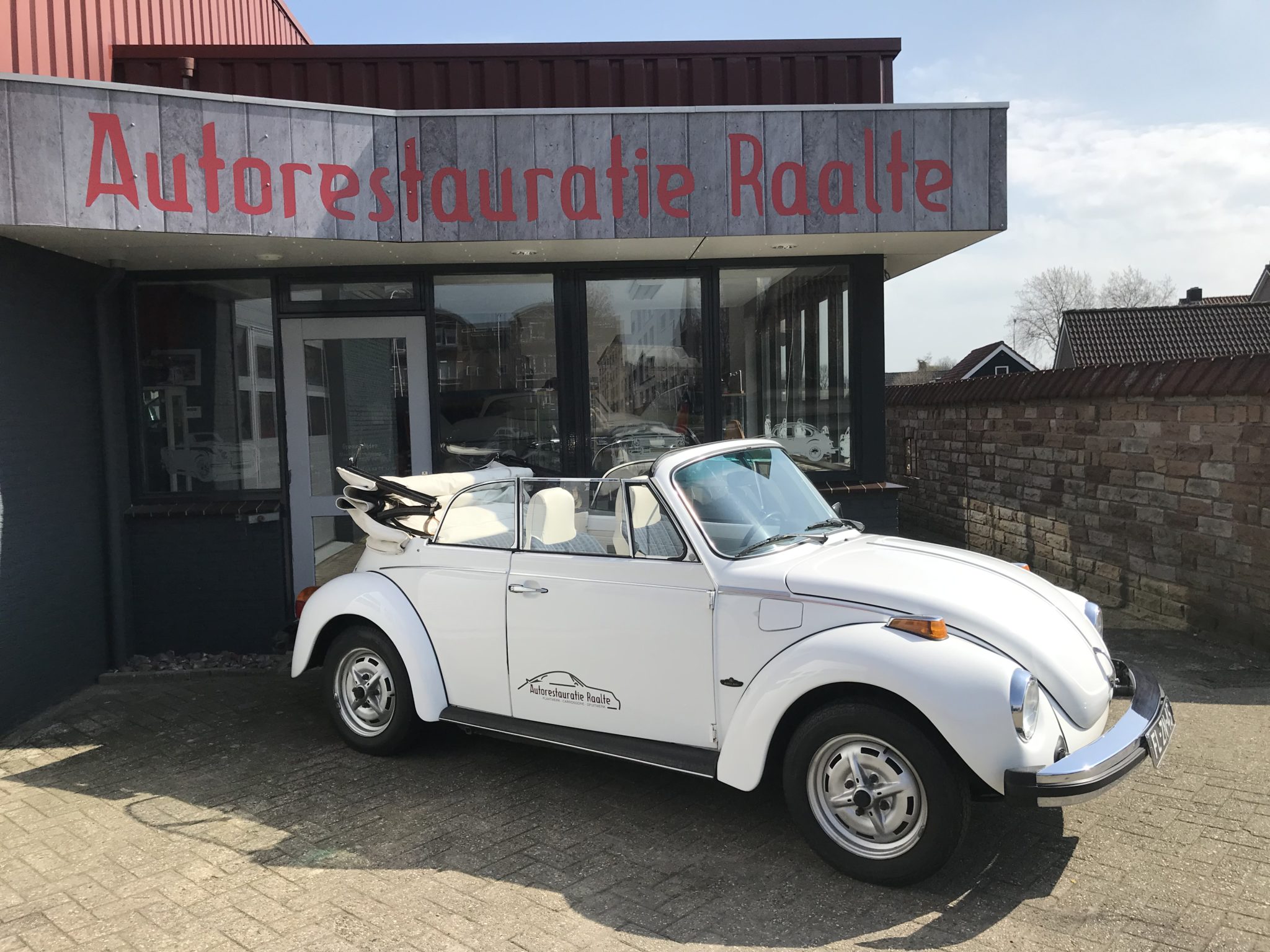 Autorestauratie Raalte Volkswagen Kever cabrio 1303 wit