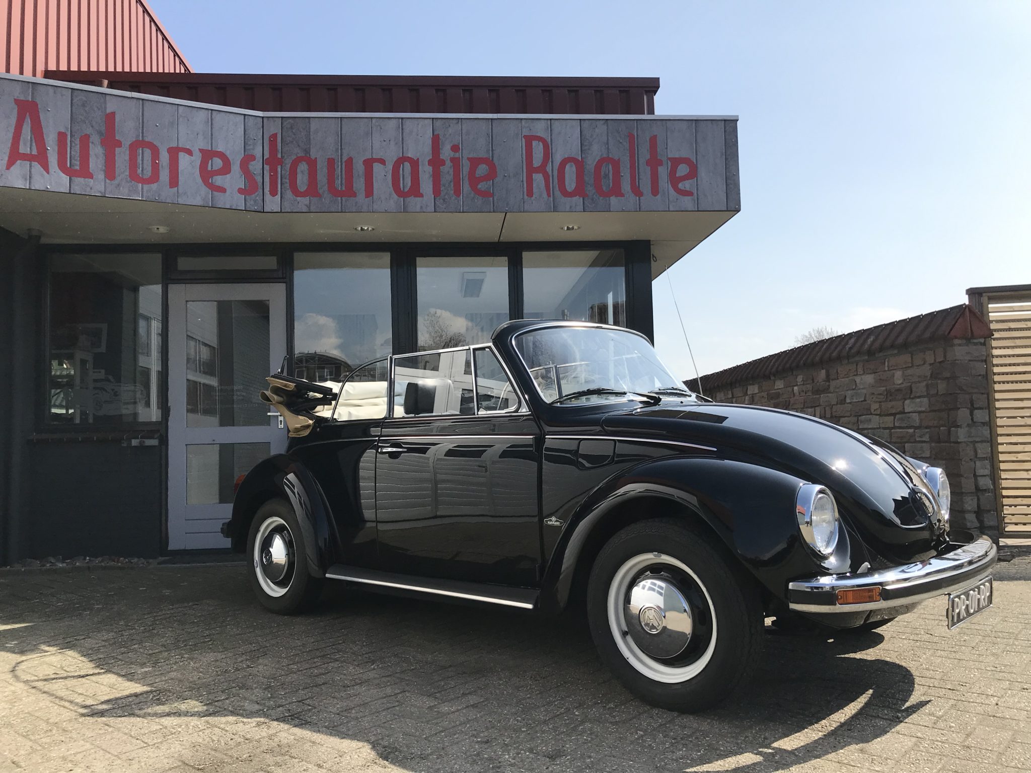 Autorestauratie Raalte Volkswagen kever cabrio 1303 zwart