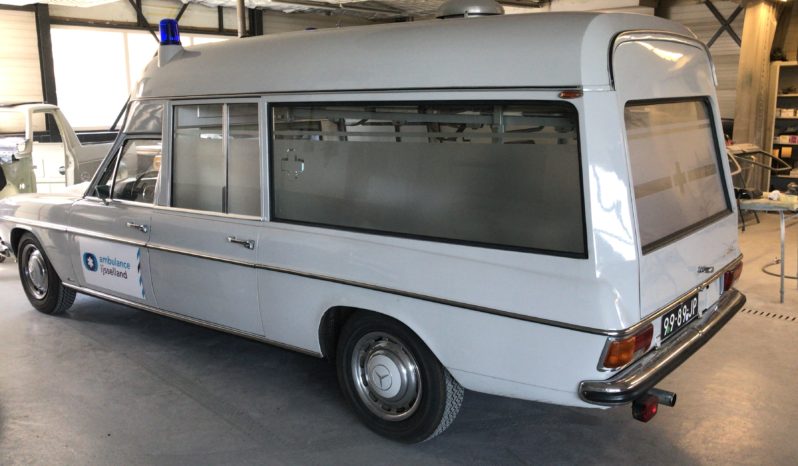 Mercedes 230 Ambulance 1969 vol